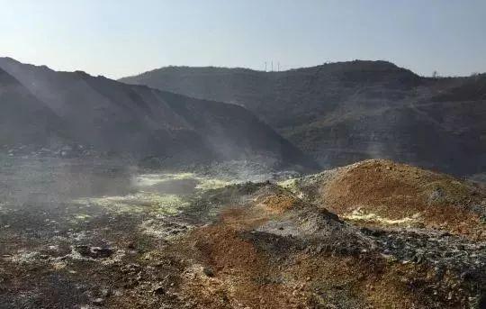 矿山固体废弃物大量堆存带来各类隐患,在占用了大量的土地资源与空间